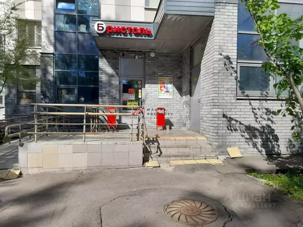 Торговая площадь в Москва ул. Герасима Курина, 42 (100 м) - Фото 1