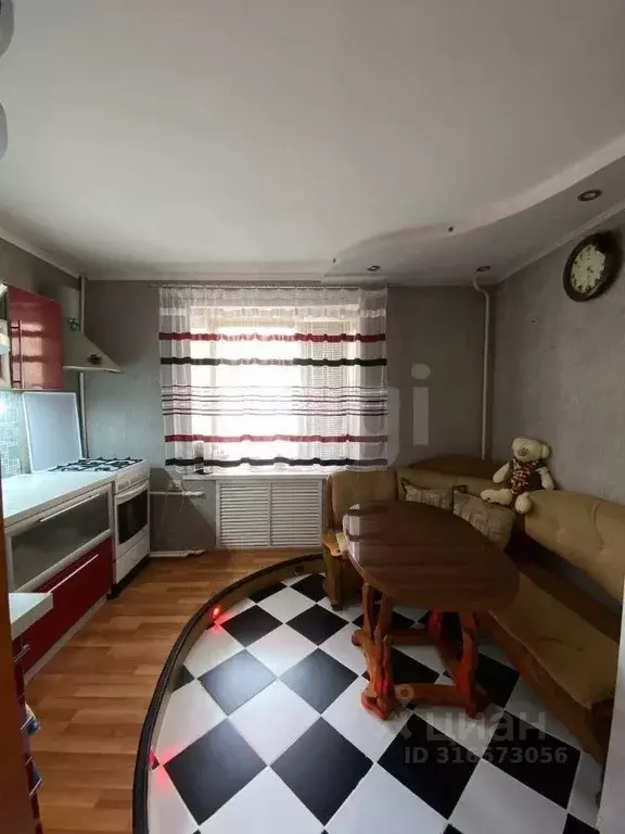 3-к кв. Оренбургская область, Сорочинск Орская ул., 1А (60.6 м) - Фото 0