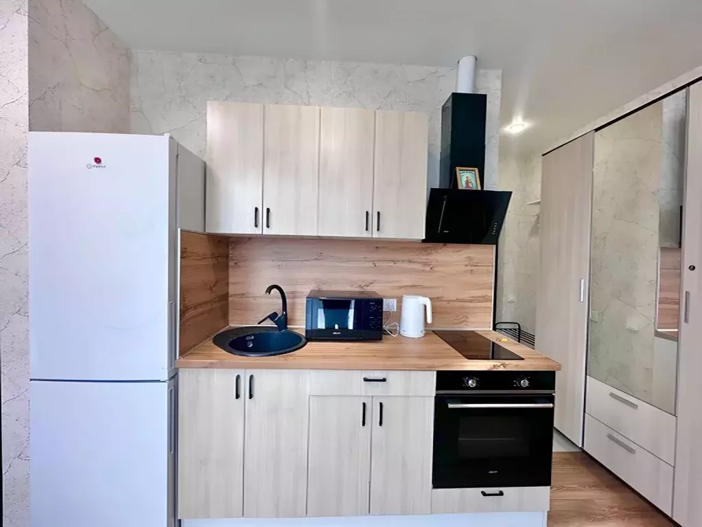Студия Краснодарский край, Сочи ул. Яна Фабрициуса, 64/2 (30.0 м) - Фото 0
