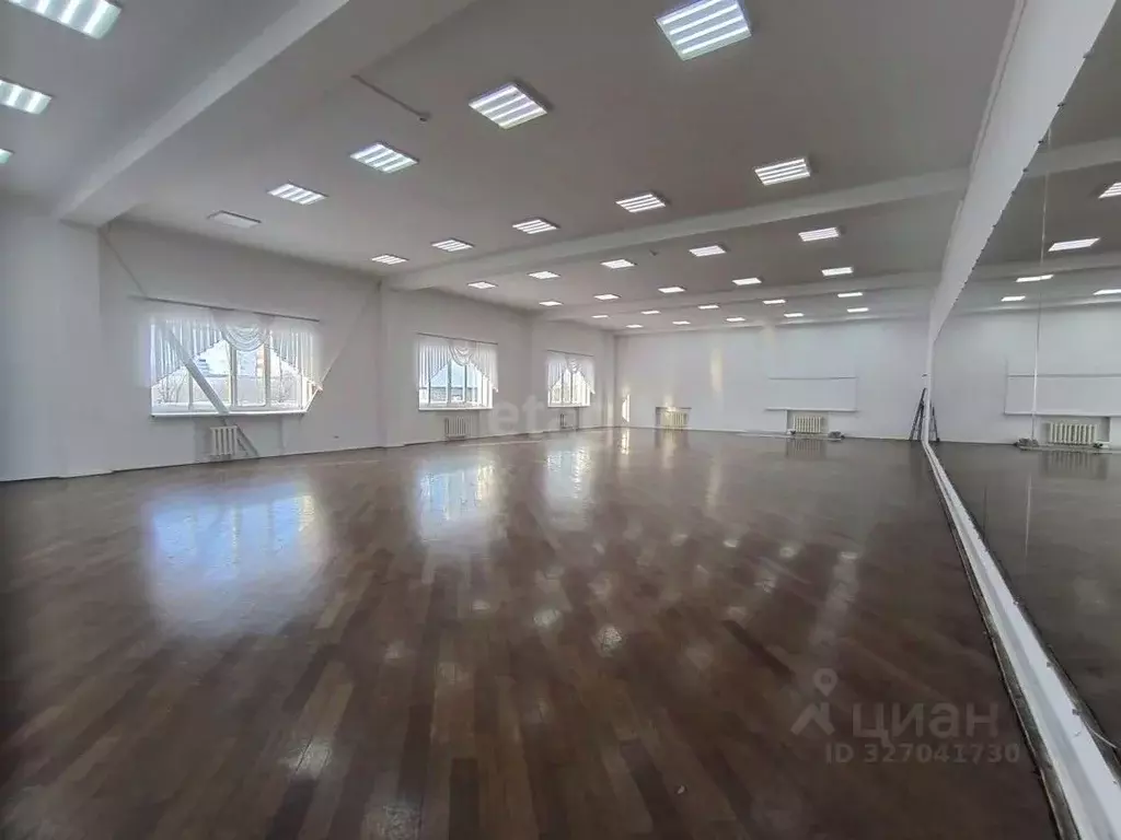 Помещение свободного назначения в Тюменская область, Тюмень ул. 50 лет ... - Фото 1