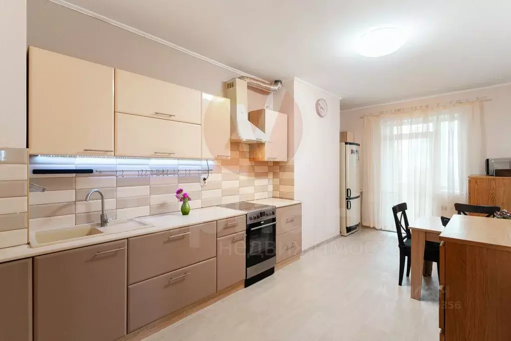 3-к кв. Омская область, Омск ул. Масленникова, 203/1 (106.0 м) - Фото 0