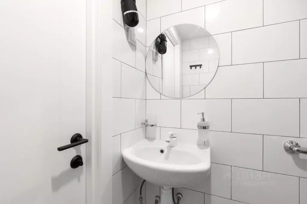Студия Санкт-Петербург ул. Радищева, 42 (13.0 м) - Фото 1