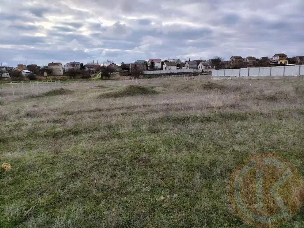 Участок в Крым, Сакский район, с. Суворовское ул. Суворовская (8.0 ... - Фото 1