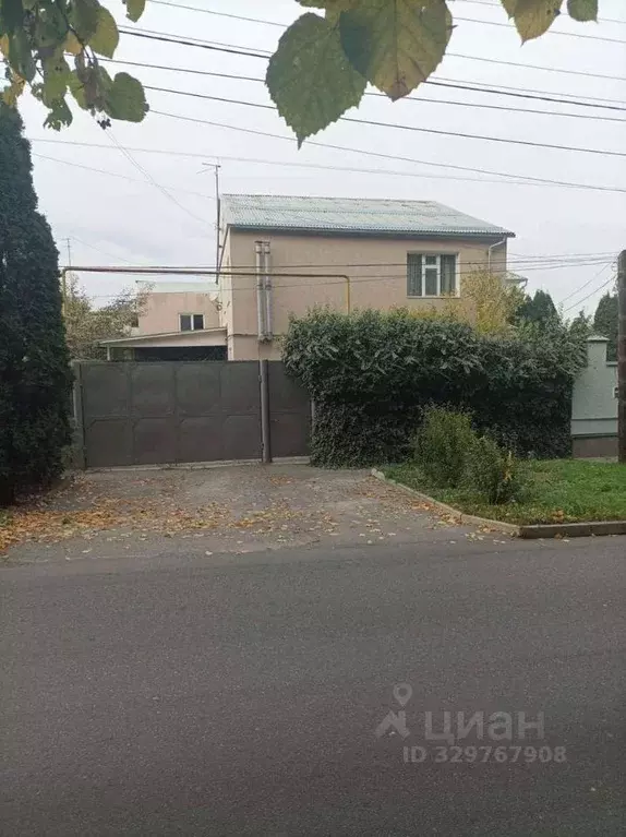 Дом в Кабардино-Балкария, Нальчик ул. Степанищева, 19 (200 м) - Фото 1