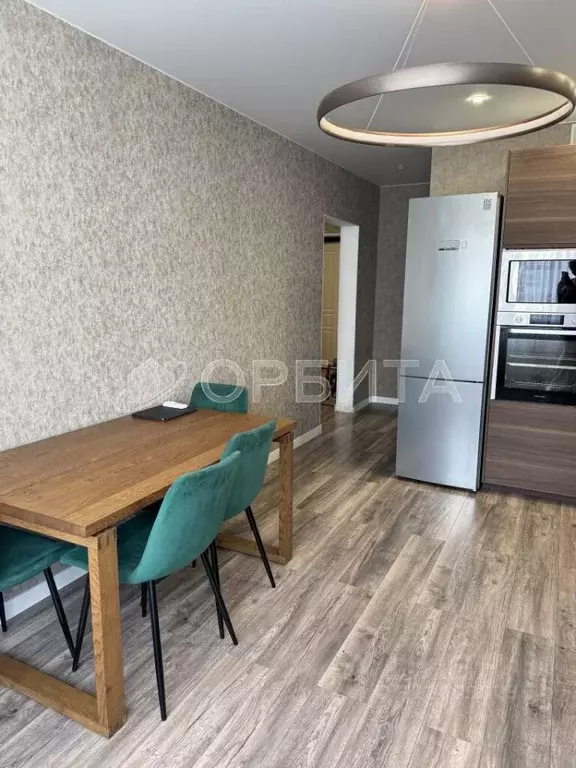 2-к кв. Тюменская область, Тюмень ул. Василия Подшибякина, 12 (62.1 м) - Фото 1