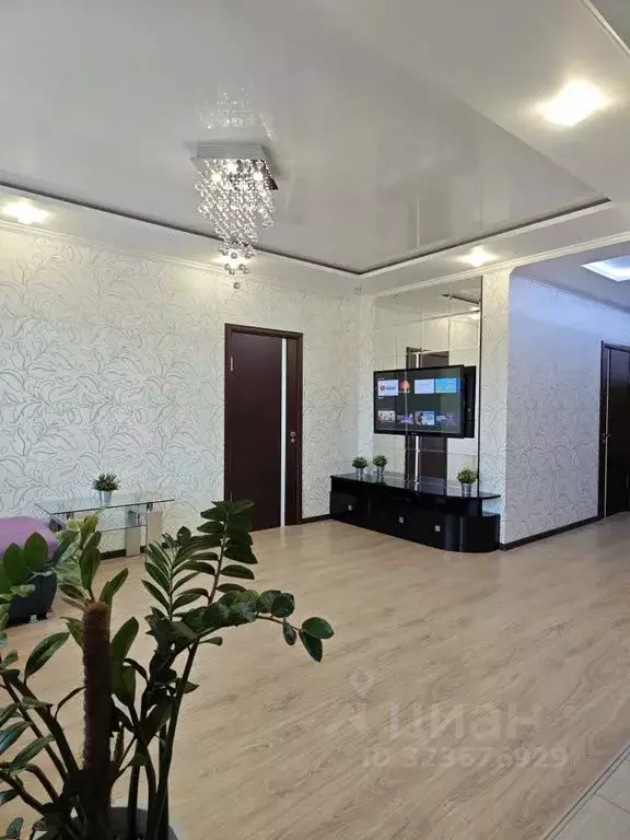 2-к кв. Астраханская область, Астрахань ул. Медиков, 1 (100.0 м) - Фото 2