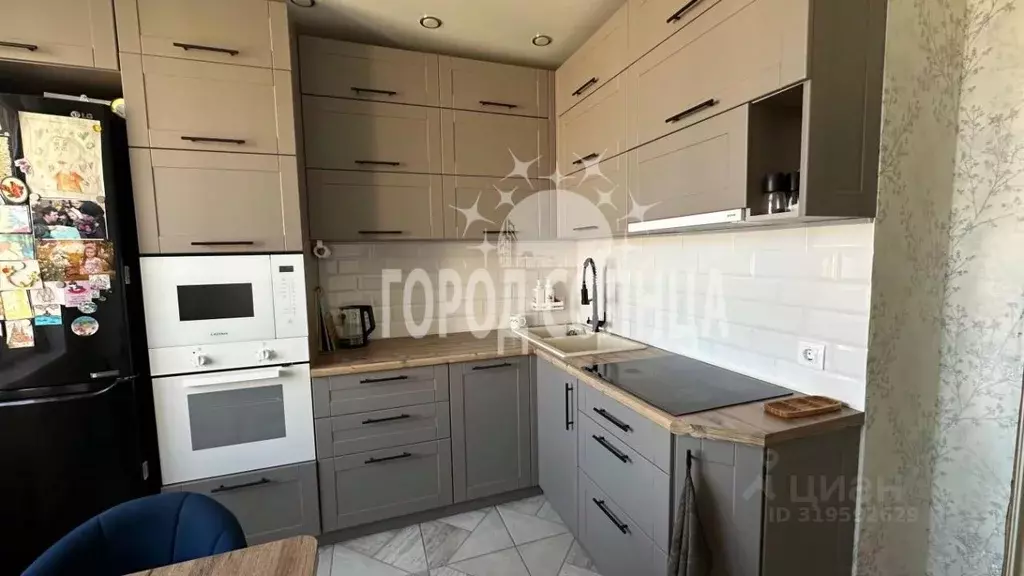 3-к кв. Омская область, Омск ул. 3-я Енисейская, 28 (65.0 м) - Фото 0