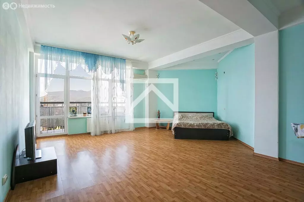 3-комнатная квартира: Алушта, Чатырдагская улица, 1А (98 м) - Фото 2