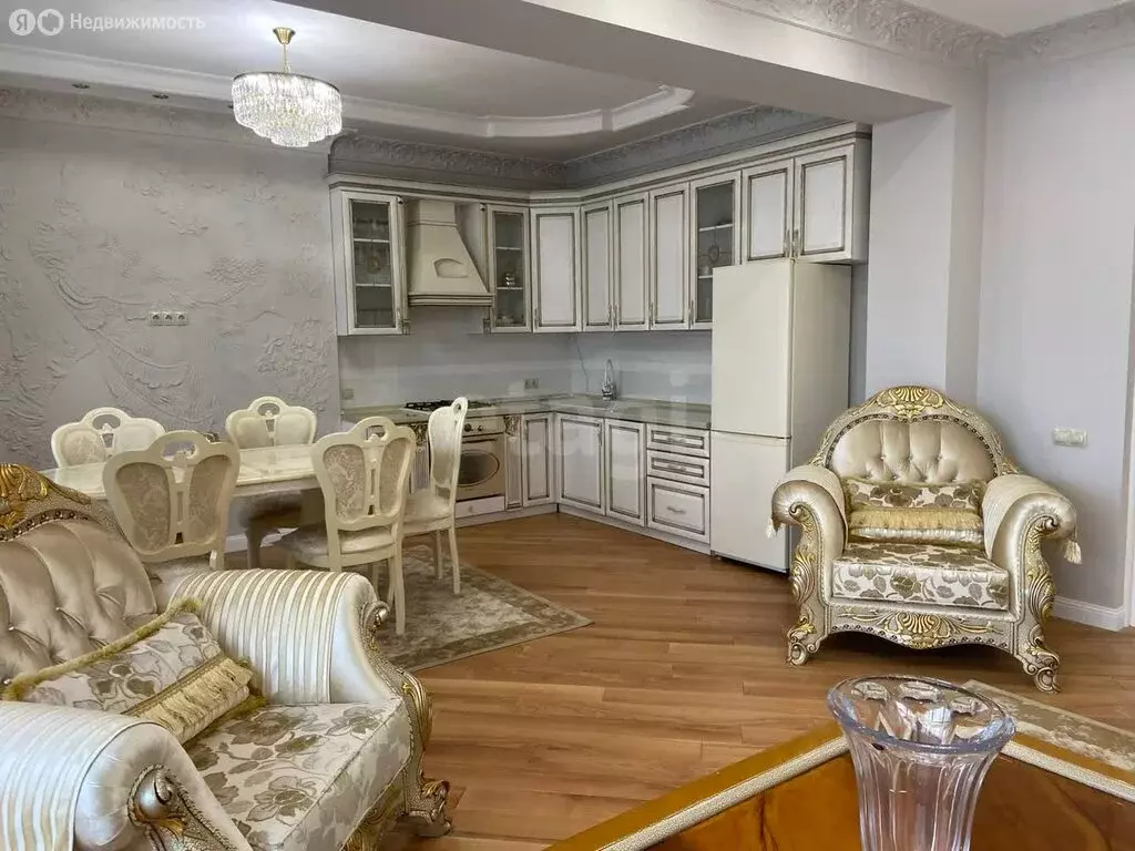 4-комнатная квартира: Владикавказ, улица Гастелло, 71 (157 м) - Фото 1