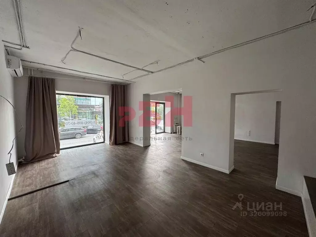 Торговая площадь в Тюменская область, Тюмень ул. Сакко, 5 (100 м) - Фото 1