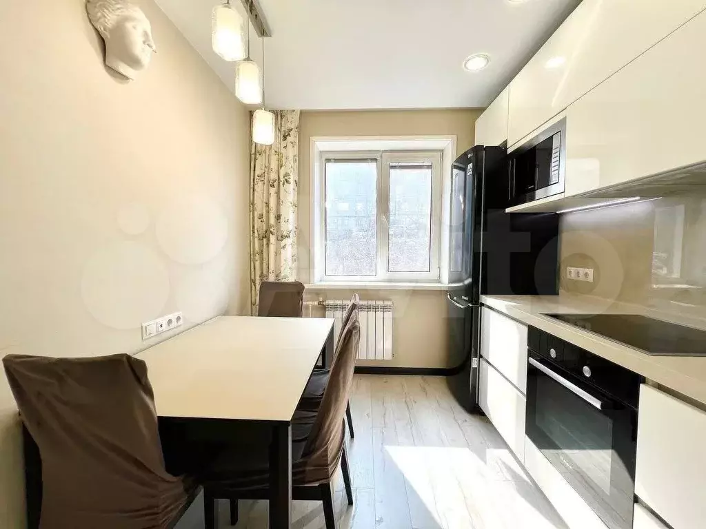 2-к. квартира, 55 м, 4/10 эт. - Фото 1