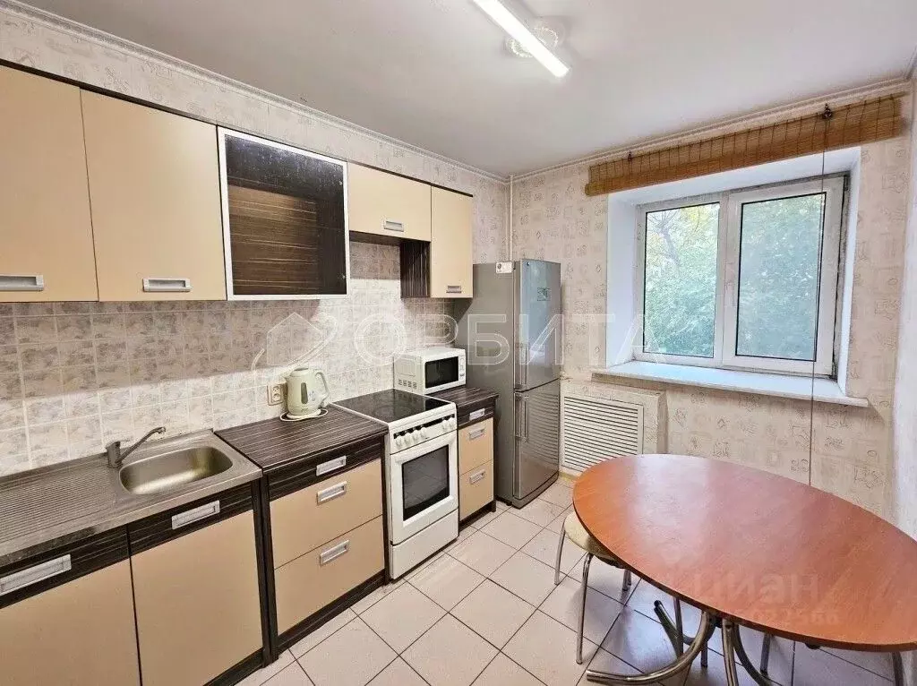 2-к кв. Тюменская область, Тюмень Военная ул., 13 (46.5 м) - Фото 1