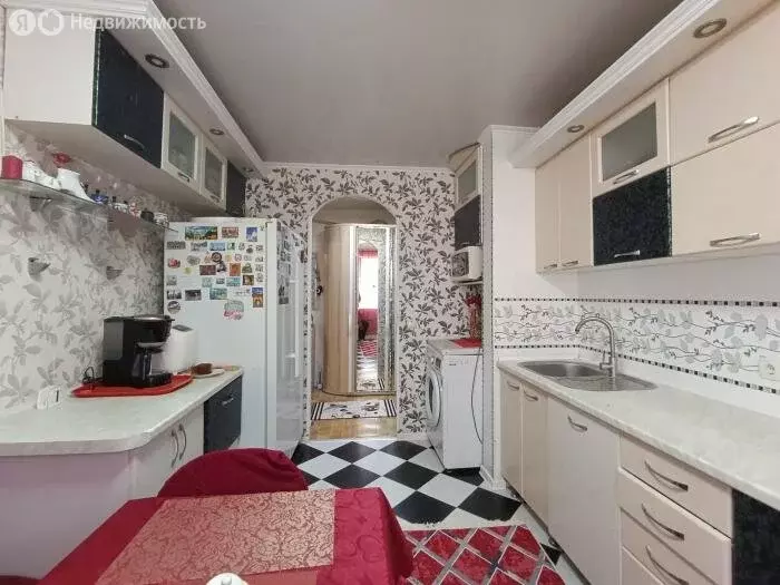 3-комнатная квартира: посёлок городского типа Мирный, улица Сырникова, ... - Фото 0