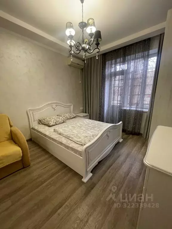 Дом в Крым, Евпатория ул. Революции, 9А/3 (50 м) - Фото 1