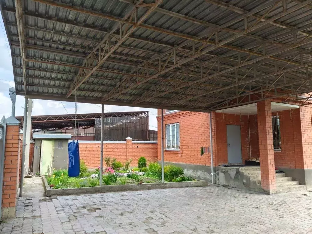 Дом в Ставропольский край, Ессентуки Курганная ул. (257 м) - Фото 1