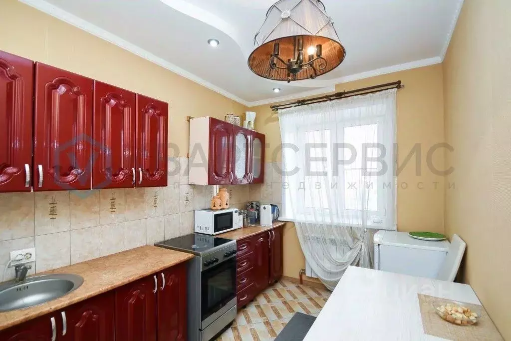 3-к кв. Омская область, Омск Пригородная ул., 27 (70.1 м) - Фото 0
