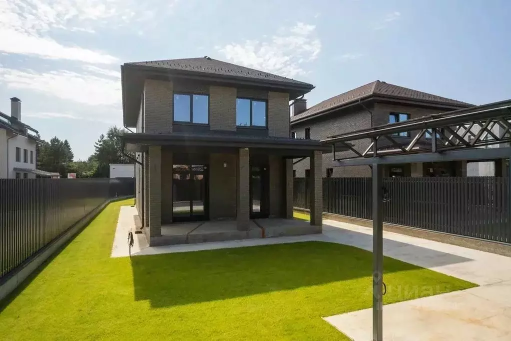 Дом в Москва д. Десна, ул. Строительная, 4А (200 м) - Фото 1