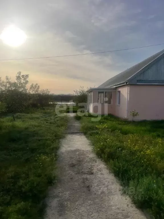 Дом в Астраханская область, Камызякский район, с. Никольское ... - Фото 2