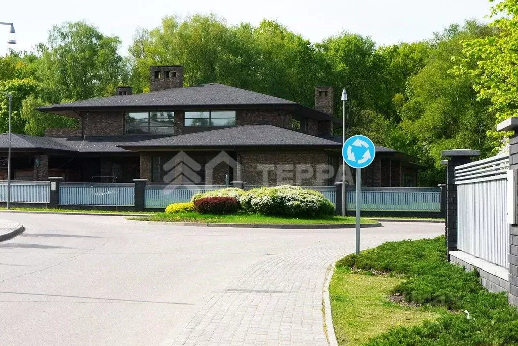 Дом в Московская область, Одинцовский городской округ, д. ... - Фото 1