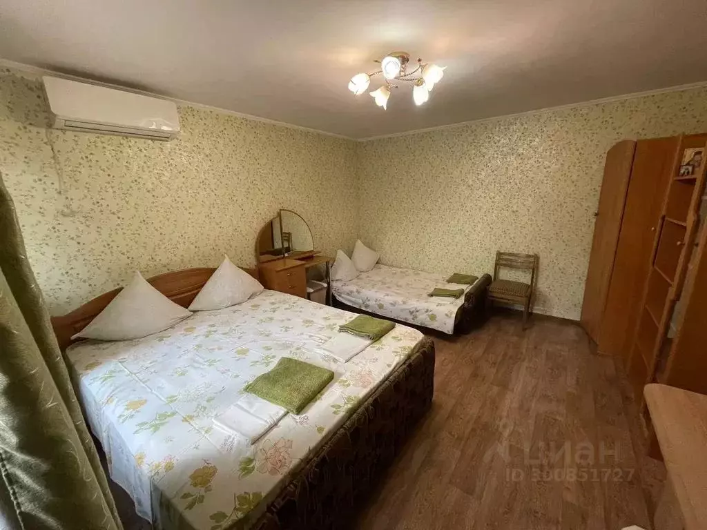 Комната Крым, Алушта ул. Володарского, 8 - Фото 1