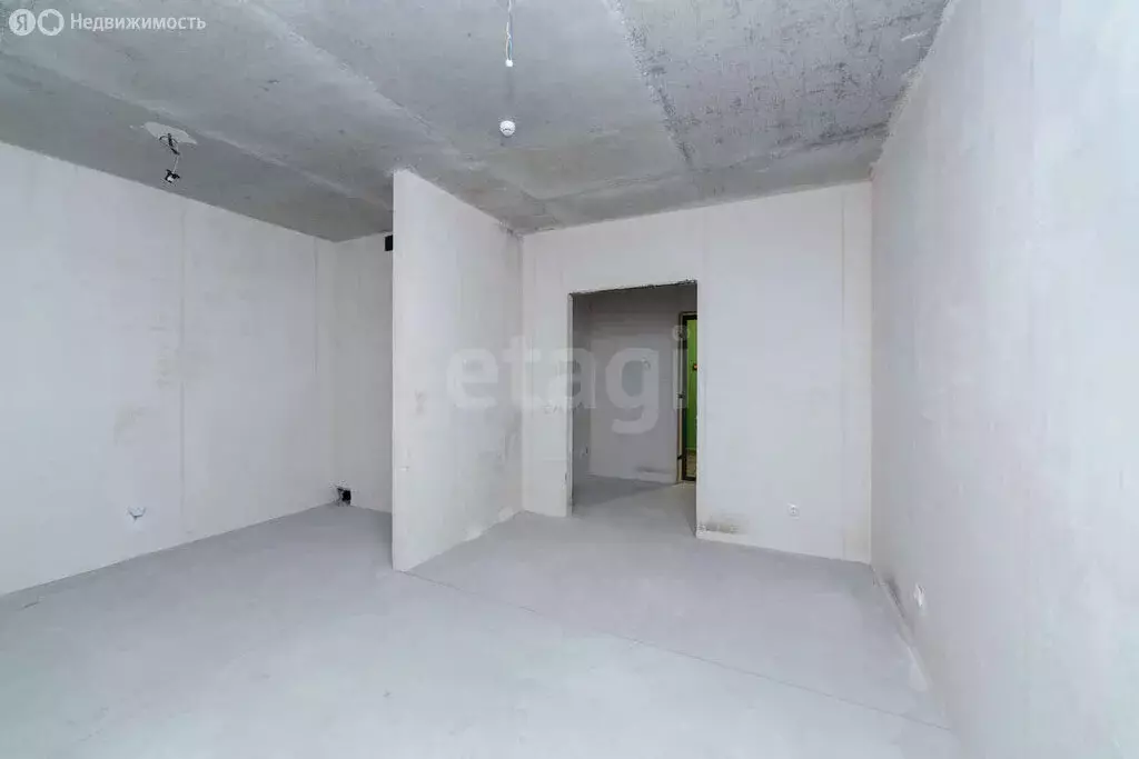 Квартира-студия: Тюмень, улица Тимофея Чаркова, 81к2 (32.1 м) - Фото 1