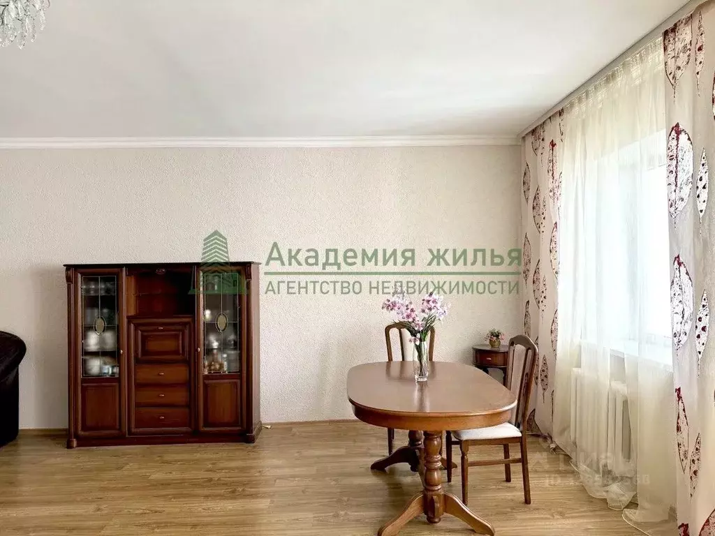 3-к кв. Саратовская область, Энгельс наб. Имени Генерал-лейтенанта ... - Фото 2