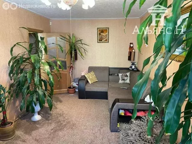 3-комнатная квартира: Петропавловск-Камчатский, улица Ларина, 18 (60.8 ... - Фото 1