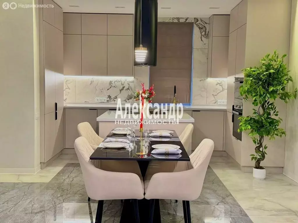 3-комнатная квартира: Санкт-Петербург, 15-я линия Васильевского ... - Фото 1