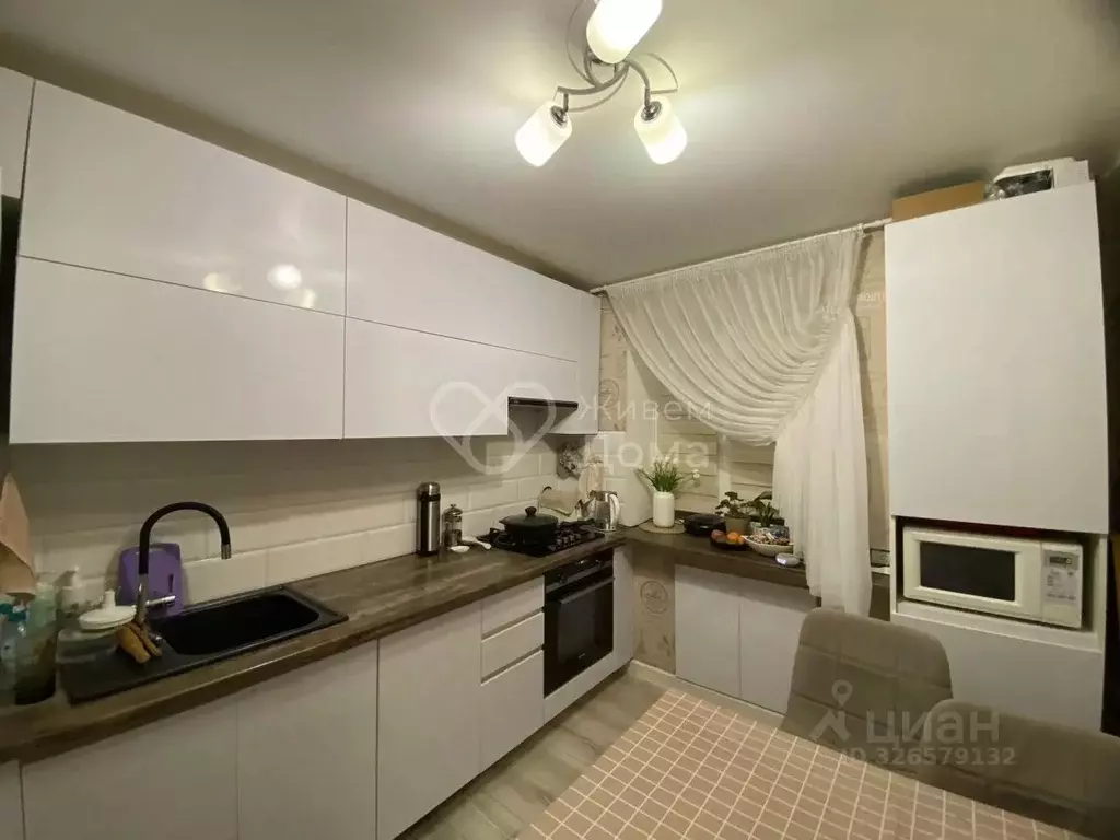 3-к кв. Волгоградская область, Волгоград ул. Гвоздкова, 16 (64.9 м) - Фото 1