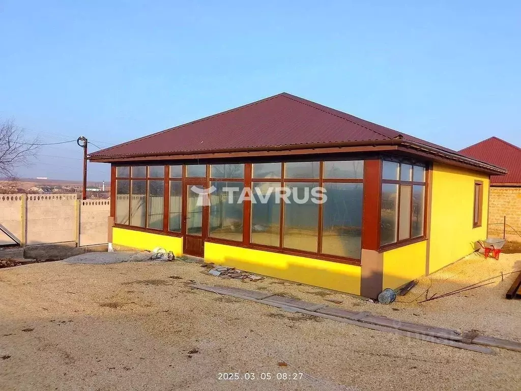 Дом в Крым, Симферопольский район, с. Урожайное ул. Амет-Хана Султана, ... - Фото 1