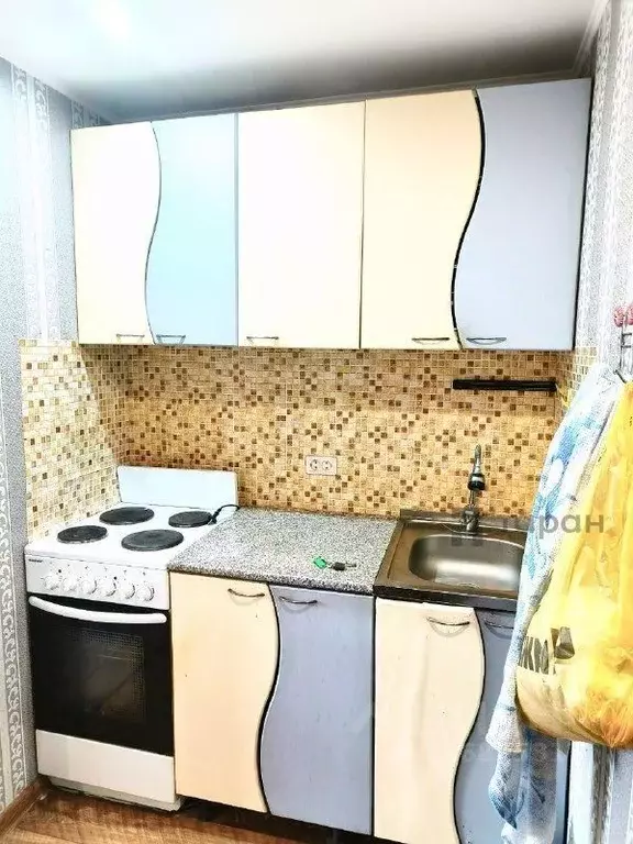 Комната Челябинская область, Челябинск ул. Гагарина, 53 (17.2 м) - Фото 1