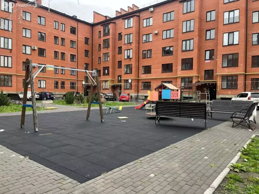 1-комнатная квартира: Владикавказ, улица Билара Кабалоева, 16А (100 м) - Фото 0