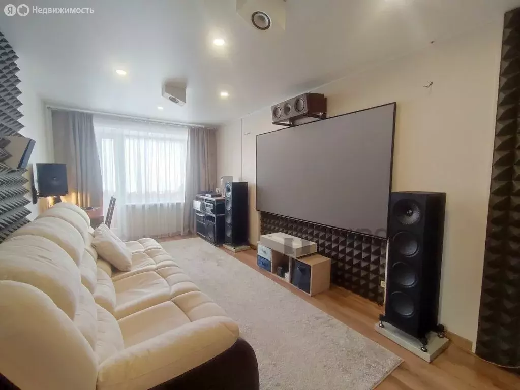 3-комнатная квартира: Челябинск, улица Суркова, 14 (58.9 м) - Фото 1