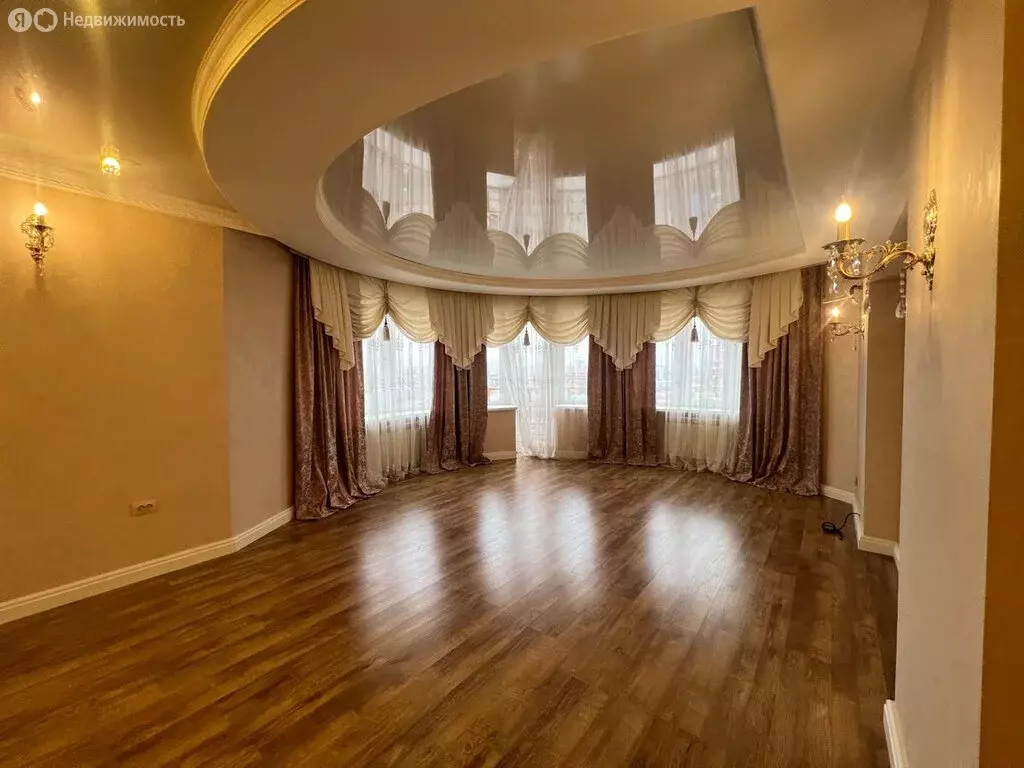 3-комнатная квартира: Астрахань, улица Баумана, 9 (120 м) - Фото 1