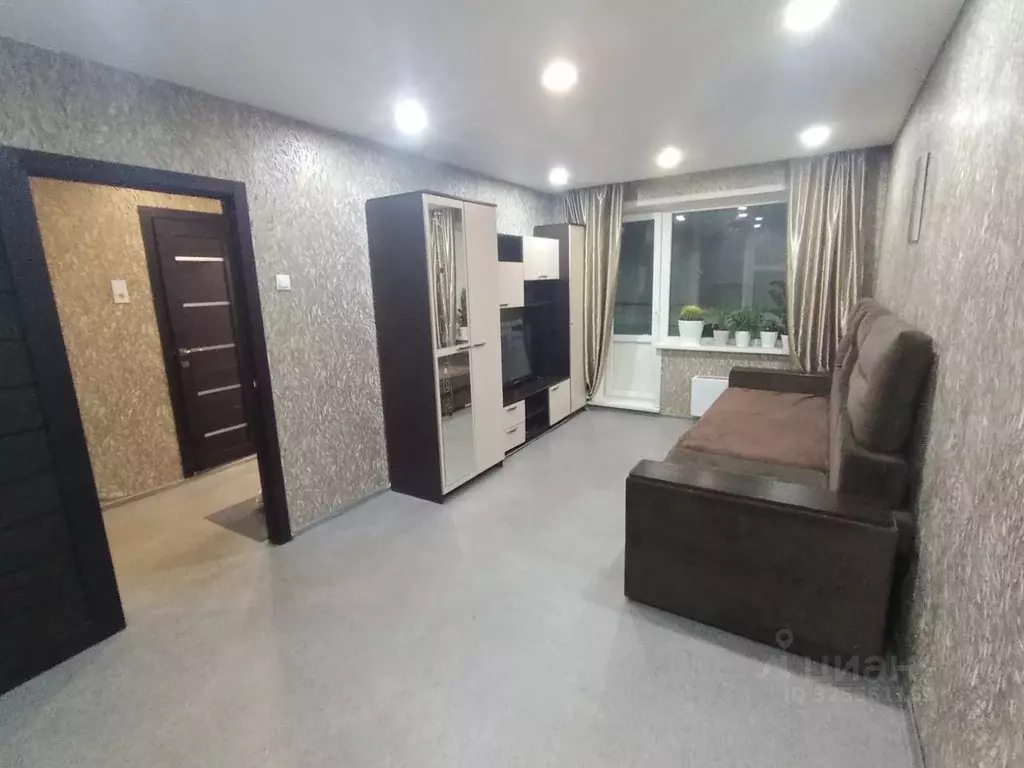 1-к кв. Курганская область, Курган Заозерный жилрайон, 5-й мкр, 18 ... - Фото 1