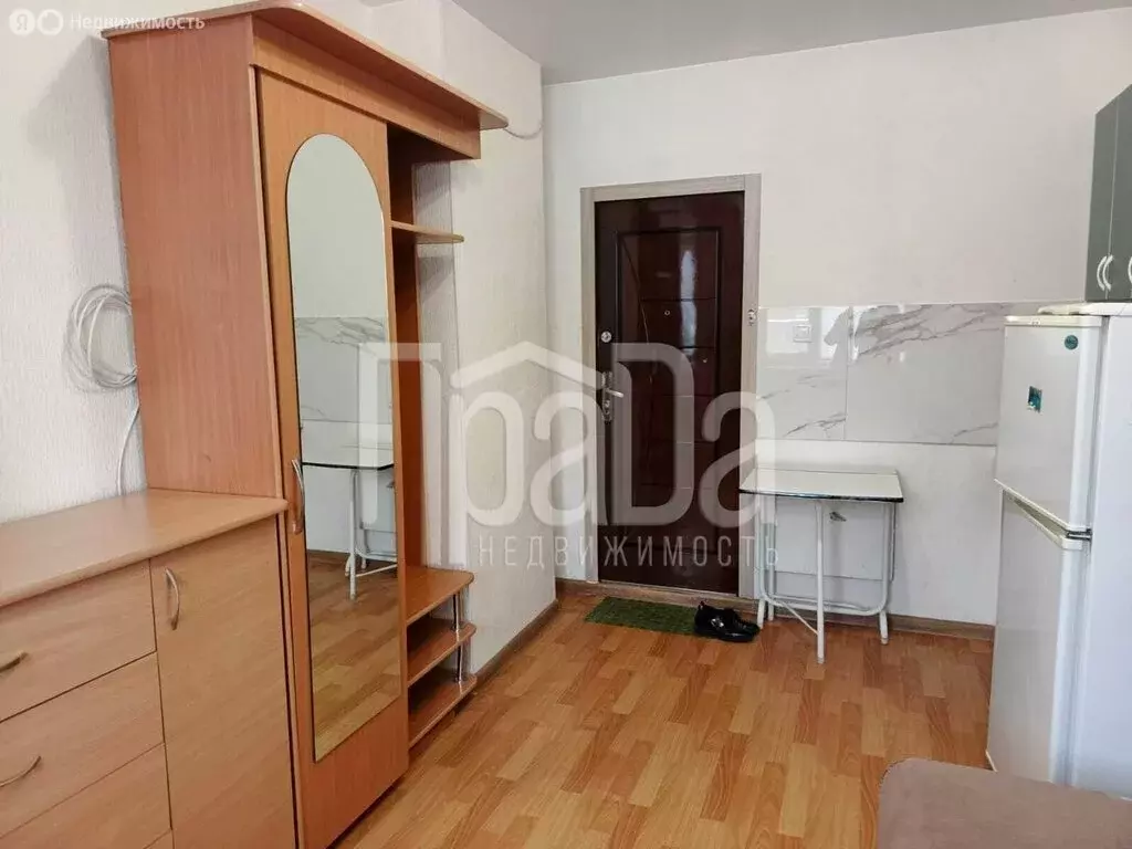 Квартира-студия: Красноярск, улица Железнодорожников, 9 (12 м) - Фото 1