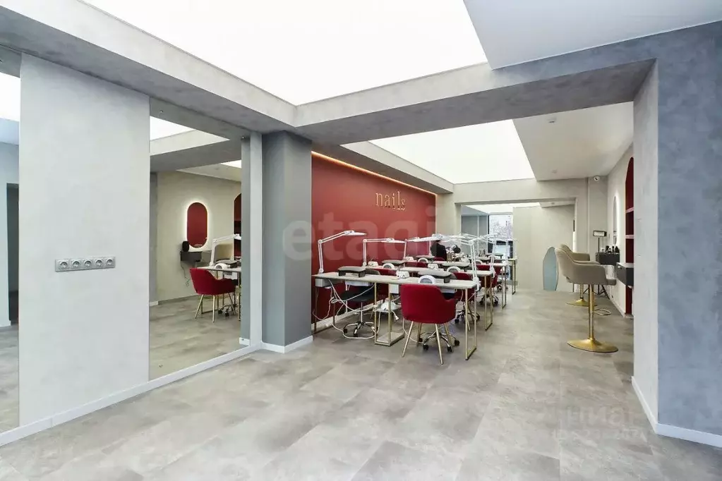 Помещение свободного назначения в Тюменская область, Тюмень ул. 50 лет ... - Фото 1