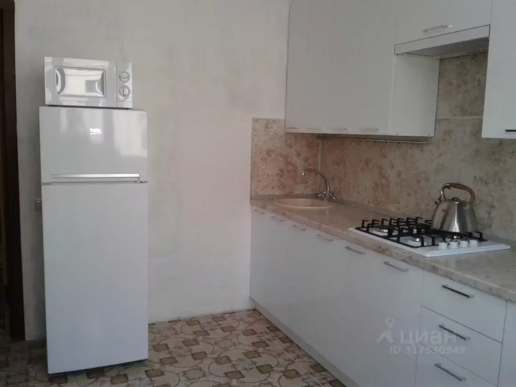 2-к кв. Краснодарский край, Геленджик 5-й мкр, ул. Крамского, 20 (55.0 ... - Фото 0