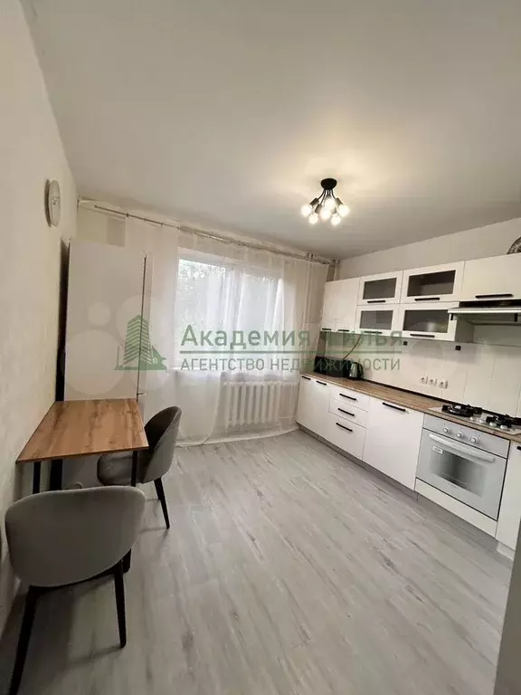 1-к. квартира, 42 м, 4/10 эт. - Фото 0