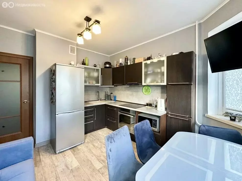 2-комнатная квартира: Курск, проспект Вячеслава Клыкова, 74 (56.4 м) - Фото 1