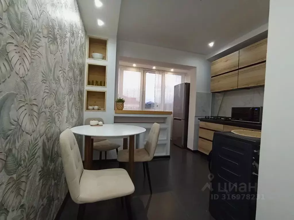 2-к кв. Краснодарский край, Туапсе Звездная ул., 37 (46.0 м) - Фото 0