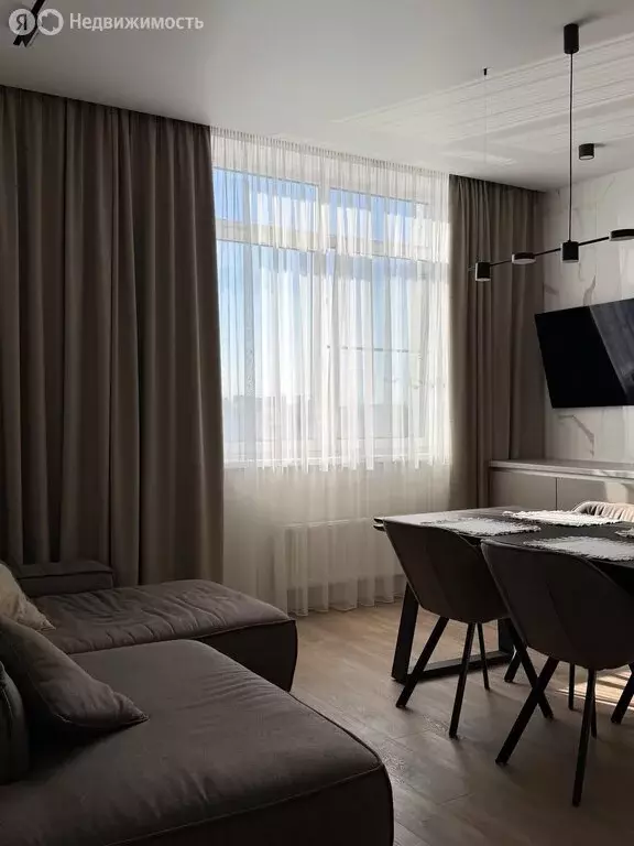 2-комнатная квартира: Тюмень, улица Ю.-Р.Г. Эрвье, 38 (74 м) - Фото 2
