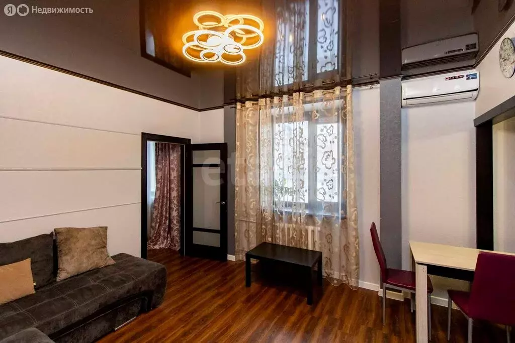 1-комнатная квартира: Тюмень, улица Республики, 58 (56.2 м) - Фото 2