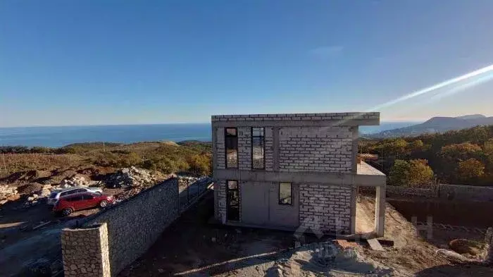 Дом в Крым, Алушта муниципальный округ, с. Лучистое  (150 м) - Фото 1