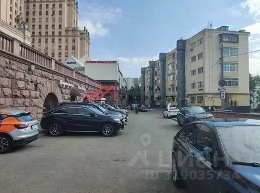 Торговая площадь в Москва Кудринская пл., 1 (831 м) - Фото 1
