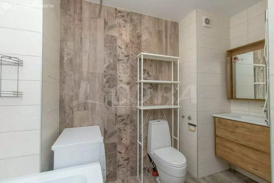 3-комнатная квартира: Тюмень, улица Тимофея Чаркова, 81к2 (93 м) - Фото 0
