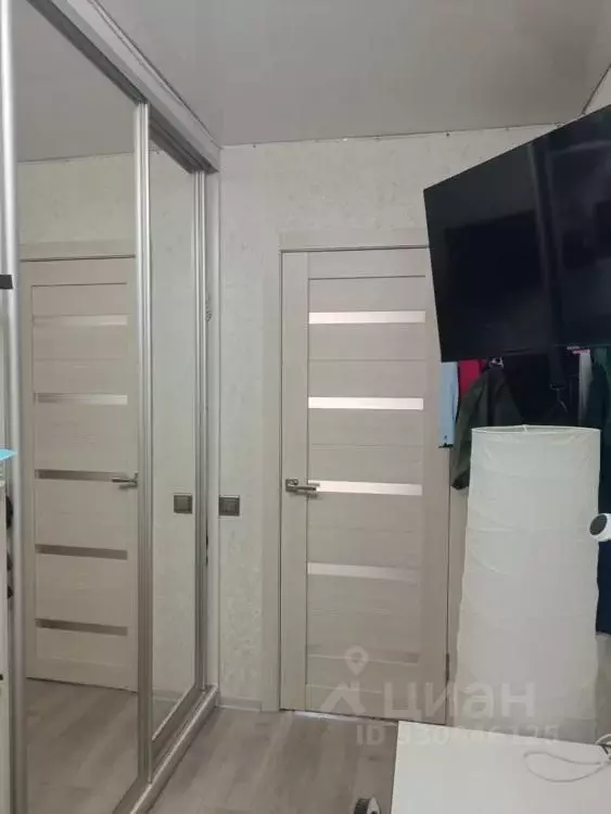 Дом в Омская область, Омск ул. 21-я Линия, 4 (50 м) - Фото 1