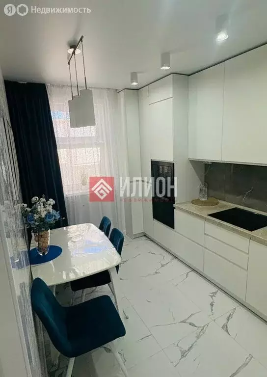 3-комнатная квартира: Севастополь, улица Вакуленчука, 28 (80 м) - Фото 0