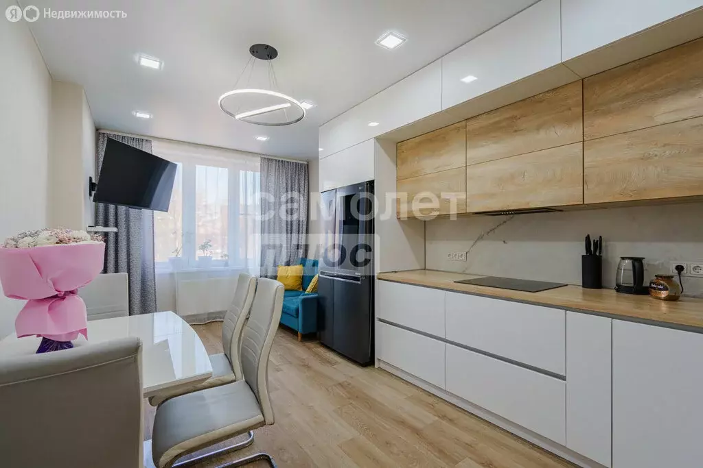 3-комнатная квартира: Екатеринбург, улица 8 Марта, 202/3 (88.7 м) - Фото 2