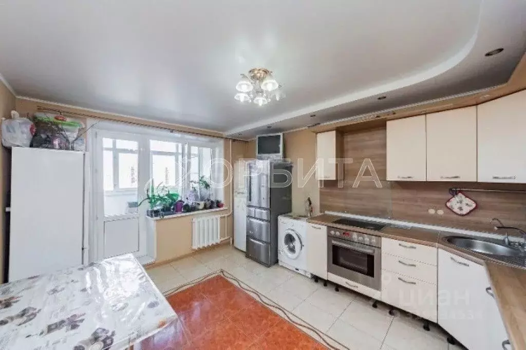 3-к кв. Тюменская область, Тюмень ул. Николая Семенова, 33 (89.8 м) - Фото 0